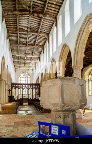 Aus Holz geschnitzte Engel auf das Kirchenschiff Decke, circa 1500, Interieur der Kirche der Heiligen Dreifaltigkeit, Blythburgh, Suffolk, England, Stockfoto