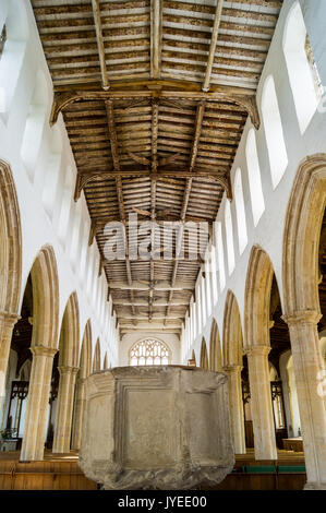 Aus Holz geschnitzte Engel auf das Kirchenschiff Decke, circa 1500, Interieur der Kirche der Heiligen Dreifaltigkeit, Blythburgh, Suffolk, England, Stockfoto