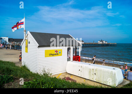 RNLI Rettungsschwimmer lookout Station Pier, Southwold, Suffolk, England Stockfoto