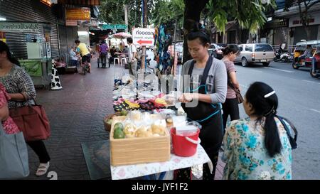 Charoen Krung Road Samphanthawong Street Food Anbieter Bangkok Thailand Stockfoto