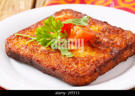 French Toast - Brot eingeweicht in geschlagenen Eiern und dann gebraten Stockfoto