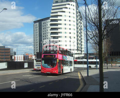 National Express West Midlands Wright Eclipse Gemini auf der Route 87. Stockfoto