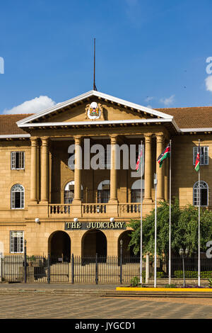 Der Oberste Gerichtshof Justiz Gebäude aus KICC Square, Nairobi, Kenia Stockfoto