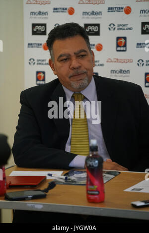 Cooper, London, UK. 19 Aug, 2017. Regisseur Vince Egerton spricht mit Reportern an der Pressekonferenz von Grossbritannien v Griechenland internationaler Basketball. Credit: Siehe Li/Alamy Live News Credit: Siehe Li/Alamy leben Nachrichten Stockfoto