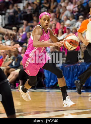 Uncasville, Connecticut, USA. 18. August 2017. Connecticut Sun guard Jasmin Thomas (5) Während der WNBA Basketball Spiel zwischen den New York Liberty und die Connecticut Sun in der Mohegan Sun Arena. New York besiegte Connecticut 82-70. Chris Poss/Alamy leben Nachrichten Stockfoto