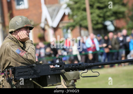 Lytham St. Annes, England. 19 Aug, 2017. Ein gunner reenactor in Lytham St Annes, 19 August, 2017, (C) Barbara Cook/Alamy Live News Credit: Barbara Koch/Alamy leben Nachrichten Stockfoto