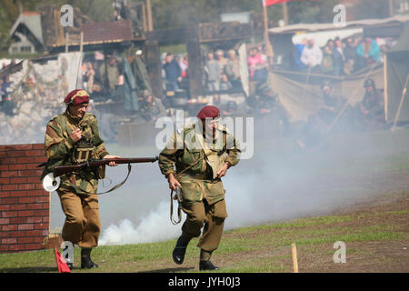 Lytham St. Annes, England. 19 Aug, 2017. Reenactors am Meer in Lytham St Annes, 19 August, 2017, (C) Barbara Cook/Alamy Live News Credit: Barbara Koch/Alamy leben Nachrichten Stockfoto