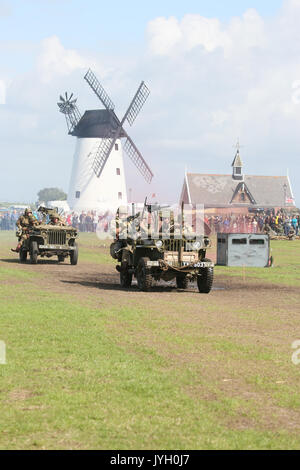 Lytham St. Annes, England. 19 Aug, 2017. Eine Wiederinkraftsetzung der britischen und deutschen Soldaten am Meer in Lytham St Annes, 19 August, 2017, (C) Barbara Cook/Alamy Live News Credit: Barbara Koch/Alamy leben Nachrichten Stockfoto