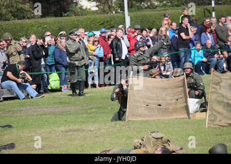 Lytham St. Annes, England. 19 Aug, 2017. Deutsche Soldaten von REENACTORS am Meer in Lytham St Annes, 19 August, 2017, (C) Barbara Cook/Alamy Live News Credit: Barbara Koch/Alamy leben Nachrichten Stockfoto