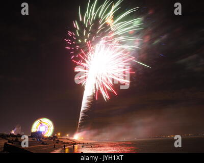 Sheerness, Kent. 19 Aug, 2017. Sheerness fair und jährliche Sommer Feuerwerk. Credit: James Bell/Alamy leben Nachrichten Stockfoto