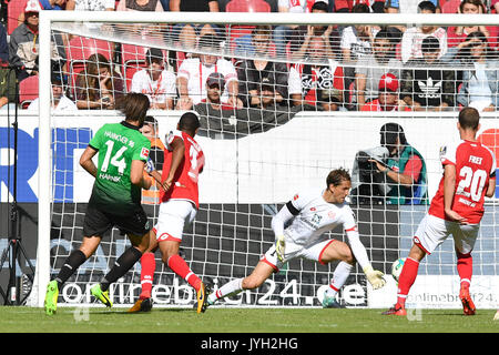 Tor zum 0-1 von Martin Harnik (Hannover 96, Li, Aktion, Torschuss gegen das 1:0 fiel Rene ADLER (FSV Mainz) und Abdou DIALLO (1. FSV FSV Mainz 05). Fussball 1. Bundesliga, 1. Spieltag, Spieltag 01, 1. FSV FSV Mainz 05 (MZ) - Hannover 96 (H) 0-1, am 19.08.2017 in Mainz/Deutschland, O P E L A R E N A | Verwendung weltweit Stockfoto