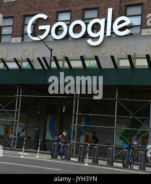 New York, New York, USA. 19 Aug, 2017. Ein Blick auf Google Hauptquartier in 111 8. Avenue. Google vor kurzem abgefeuert James Damore für die Buchung einer 10 Seite anti-vielfalt Memo. Die Alt-taste Rechts geplant, eine März bei Google Hauptsitz über die Grafschaft aber abgebrochen wegen Sicherheitsbedenken. Credit: Nancy Kaszerman/ZUMA Draht/Alamy leben Nachrichten Stockfoto