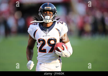 August 19, 2017: Denver Broncos cornerback Bradley Roby (29) Augen die Kamera nach dem Fang in vorwärmungen vor dem Spiel zwischen der Denver Broncos und San Francisco 49ers, Levi Stadion, San Jose, CA. Fotograf: Peter Joneleit Stockfoto