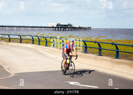 Southport, Merseyside, UK. 20. August 2017. UK Wetter. Sonnigen Start in den Tag in das Resort im Sommer kehrt in die Küstenstadt an der Westküste. Kredit; MediaWorldImages/AlamyLiveNews. Stockfoto