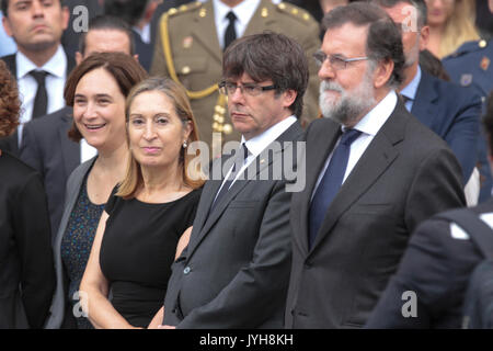 Barcelona, Spanien. 20 Aug, 2017. Bürgermeister von Barcelona, Ada Colau, Soraya Saenz de Santamaria, Ana Pastor, Präsident der Region Kataloniens, Carles Puigdemont und Präsident von Spanien, Mariano Rajoy einen feierlichen Gottesdienst in der Basilika Sagrada Familia in Barcelona, am Sonntag, 12.08.20, 2017 teilnehmen. Credit: Gtres Información más Comuniación auf Linie, S.L./Alamy leben Nachrichten Stockfoto