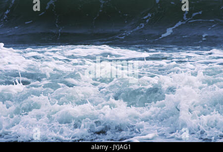 Raue See aus dem Alabama Gulf Coast nach einem Sturm Stockfoto