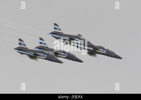 Der Midnight Hawks Aerobatic Display Team der Finnischen Luftwaffe im Jahr 2017 Royal International Air Tattoo Stockfoto