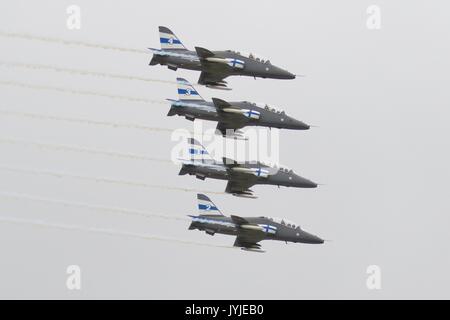 Der Midnight Hawks Aerobatic Display Team der Finnischen Luftwaffe im Jahr 2017 Royal International Air Tattoo Stockfoto