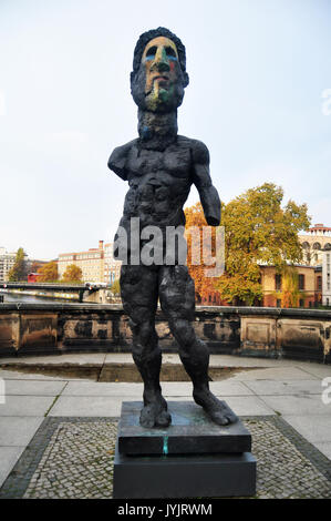 Bode Museum gehört zu der Gruppe der Museen auf der Museumsinsel für Deutsche und Ausländer Reisende besuchen mit Skulptur von Odysseus am 9. November 201 Stockfoto