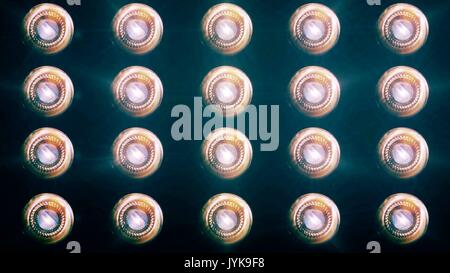 Leuchten blinken Spotlight Wall VJ Glühbirne Loop Blaue LED Blinder blinkende chromlech club Konzert Tanz Disco dj matrix Strahl dmx Mode Flutlicht h Stockfoto