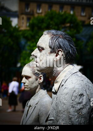 Hamburg 1000 geisterhafte Bewegte Figuren zombie kreativen Protest an die G20 für mehr Solidarität und politische Partizipation in der Welt Stockfoto