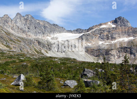 Die Aussicht von Devil's Punchbowl Landschaft über einen Kilometer über dem Meeresspiegel (Skagway, Alaska). Stockfoto