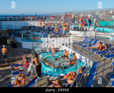 Miami, USA - Januar 12, 2014: Carnival Glory Kreuzfahrt Stockfoto