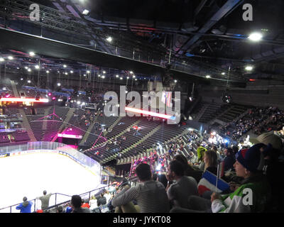 Das IIHF-WM-Spiel 2017 zwischen Frankreich (FRA) und der Schweiz (SUI) war eine spannende Begegnung im internationalen Eishockey, die wichtige Momente und die Wettbewerbscharakteristik beider Teams hervorhob. Stockfoto