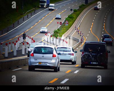 Deutschland Baustellen Umleitung Umweg deutsche Autobahn Autobahn Schnellstraße Autobahn Verkehr in Wetter Stockfoto