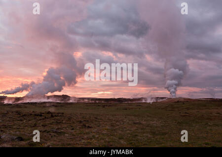 Sonnenaufgang in geothermischen Website Gunnuhver, Island Stockfoto