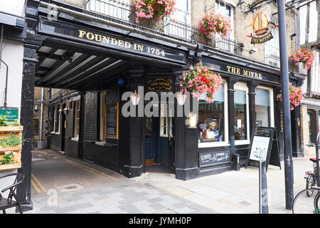 Die Mitra Public House, Bridge Street, Cambridge, Großbritannien Stockfoto