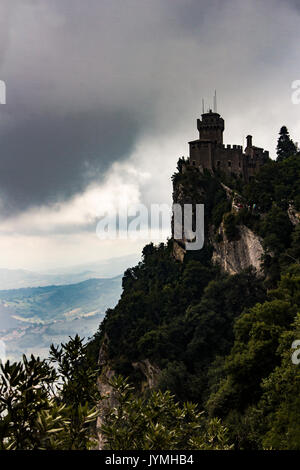 Guaita Festung Glockenturm von San Marino auf dem Berg Titano Stockfoto