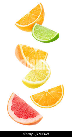 Isolierte Zitrusfrüchte Keile. Der Stücke von Orange, Zitrone, Limette und Grapefruit auf weißem Hintergrund mit Freistellungspfad isoliert Stockfoto