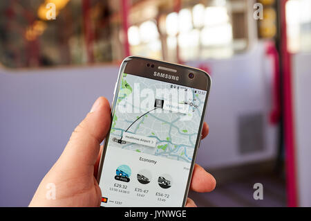 LONDON, ENGLAND - 14. MAI 2017: Uber Anwendung auf Samsung S7. Uber Technologies Inc. ist ein amerikanisches Unternehmen mit Hauptsitz in San Francis Stockfoto