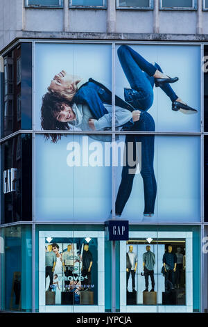 Lücke Schaufenster auf der Oxford Street, London, England, Großbritannien Stockfoto