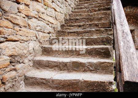 Nahaufnahme Hintergrund der Mittelalterlichen steinernen Treppen Stockfoto