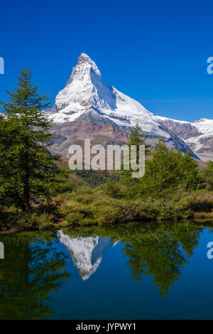 Matterhorn in Grindjisee (See) in den Schweizer Alpen, Schweiz widerspiegelt Stockfoto