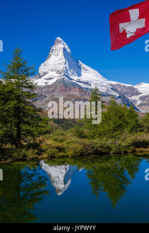 Matterhorn in Grindjisee (See) in den Schweizer Alpen, Schweiz widerspiegelt Stockfoto