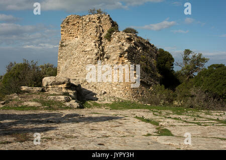 Pirgos ist ein Turm - wie Römische Befestigungsmauer rund um die Römische Ort Eleutherna im Zentrum von Kreta. Stockfoto