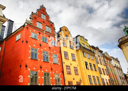 Angle Shot von Häusern auf Platz Stortorget in Stockholm, Schweden Stockfoto