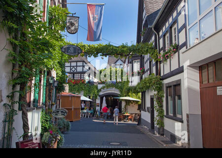 Valentin im Weinort Winningen, Untermosel, Landkreis Mayen-Koblenz, Rheinland-Pfalz, Deutschland, Europa | Wein Festival auf dem Weindorf Winningen Stockfoto