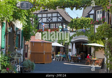 Wein Festival auf dem Weindorf Winningen Rheinland-Pfalz, Deutschland Stockfoto