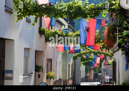 Valentin im Weinort Winningen, Untermosel, Landkreis Mayen-Koblenz, Rheinland-Pfalz, Deutschland, Europa | Wein Festival auf dem Weindorf Winningen Stockfoto