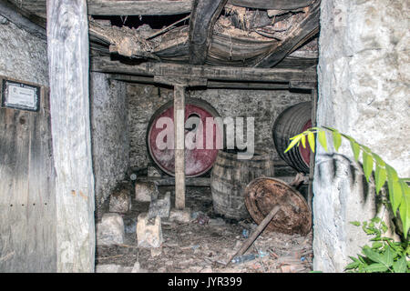 Auf dem Land, in den Osten Serbien - Verlassenen und verfallenden Weingut Stockfoto