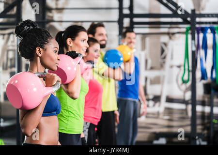 Funktionelle Fitness Training im Sport Fitnessraum Stockfoto