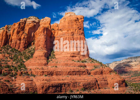 Blick auf die Kaffeekanne Rock auf Wanderung in Sedona, Arizona Stockfoto