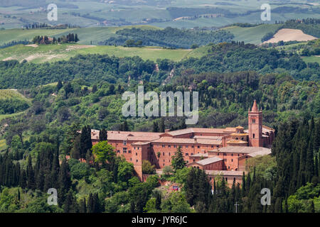 Der alten Benediktinerabtei von Monteoliveto Maggiore, Asciano, Val d'Orcia, Toskana, Italien. Stockfoto