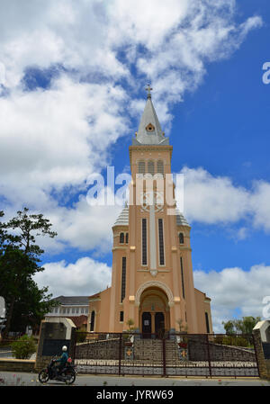 Nikolaus von Bari Kathedrale (Kirche von Huhn) in Dalat Vietnam. Es ist eine römisch-katholische Kathedrale Sitz der Diözese von Da Lat Suffraganbistum der Archd Stockfoto