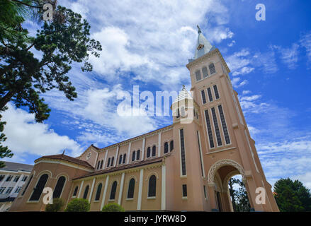 Nikolaus von Bari Kathedrale (Kirche von Huhn) in Dalat Vietnam. Es ist eine der berühmtesten Kirchen von Dalat Stadt durch einzigartige und historische Architec Stockfoto