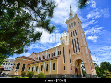 Nikolaus von Bari Kathedrale (Kirche von Huhn) in Dalat Vietnam. Es ist eine der berühmtesten Kirchen von Dalat Stadt durch einzigartige und historische Architec Stockfoto